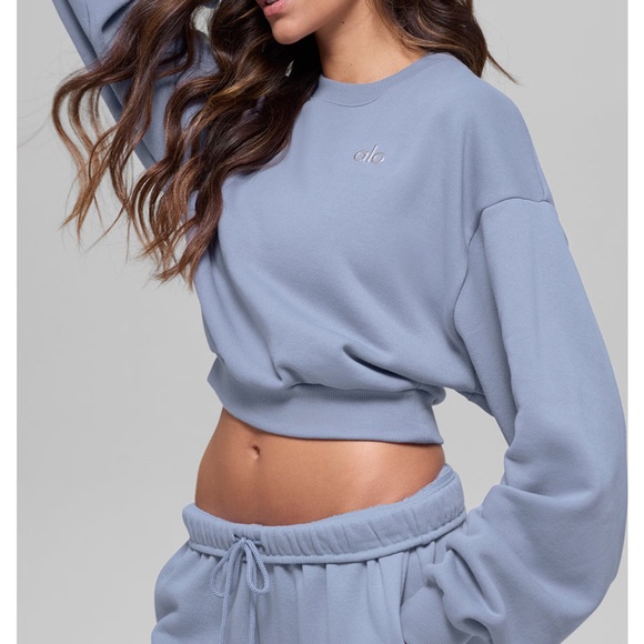ALO Yoga Winter Frost Accolade Cropped Crewneck - Picture 4 of 6